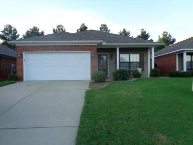 Main picture of 215 Logan Lee Loop