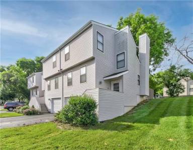 Main picture of 8657 W 108th Pl