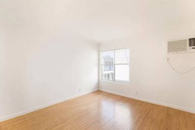 Main picture of 15125 Victory Blvd