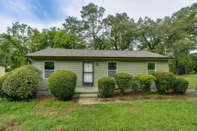 Main picture of 1903 Parkway Dr