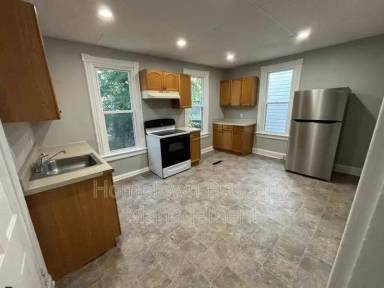 Main picture of 17 E Main St