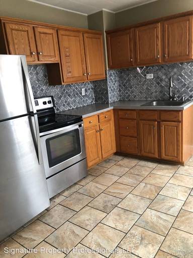 Main picture of 643 W Orange St