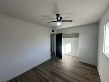 Main picture of 390 W Lindbergh Ave