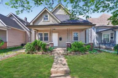 Main picture of 234 N Addison St