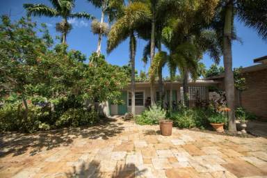 Main picture of 818 Bryan Pl