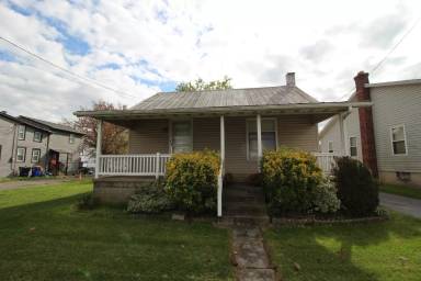 Main picture of 954 W Main St