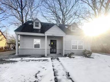 Main picture of 3647 S Deerwood Ave