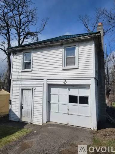 Main picture of 21 Old State Rd