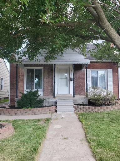Main picture of 15687 Ash Ave