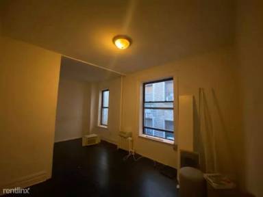 Main picture of 4 W 76th St