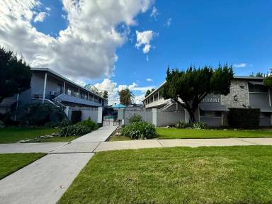 Main picture of 693 Spruce Ave