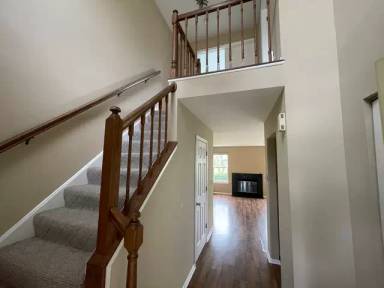 Main picture of 161 Lawn Ct
