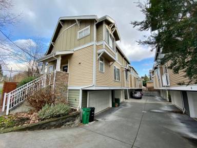 Main picture of 4506 NE 55th St