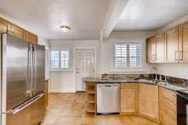 Main picture of 2629 Jasmine St