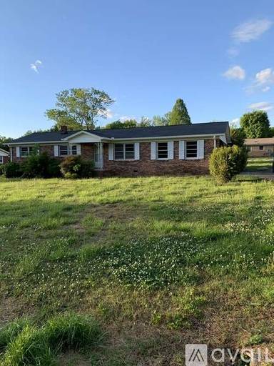 Main picture of 802 Surry Dr