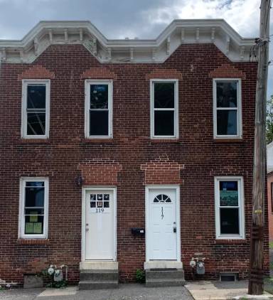 Main picture of 117 S Washington St