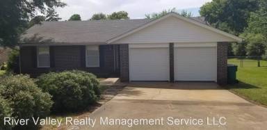 Main picture of 906 Regency Cir