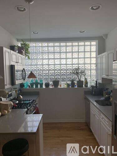 Main picture of 1116 N Hermitage Ave