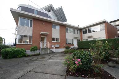 Main picture of 3831 Woodland Park Ave N