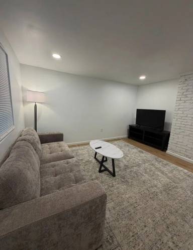 Main picture of 308 Hughes St