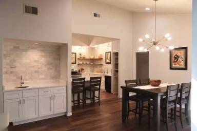Main picture of 15218 Benton