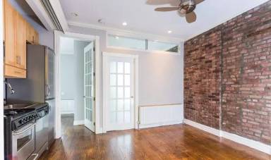 Main picture of 49 E 1st St