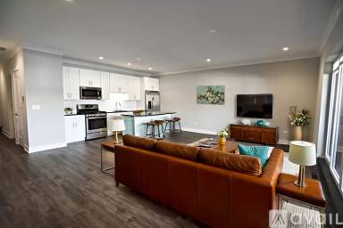 Main picture of 927-29 W Irving Park Rd