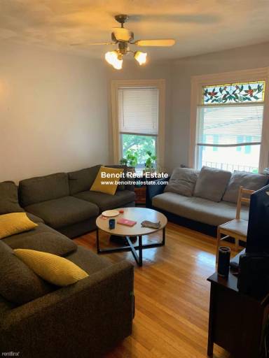 Main picture of 15 Crocker St