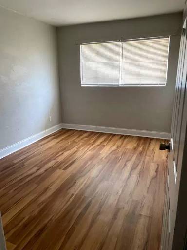 Main picture of 5335 Lee Ave