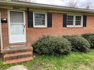 Main picture of 107 W Carr St