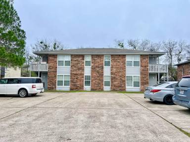Main picture of 400 Manuel Dr