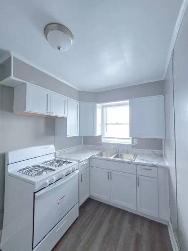 Main picture of 216 E Madison St