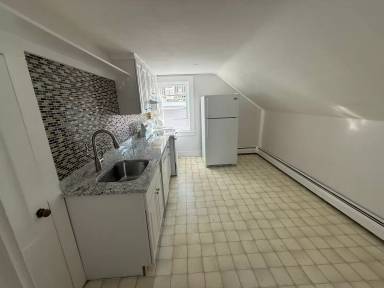 Main picture of 171 Pleasant St