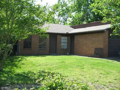 Main picture of 1106 S Dexter Dr