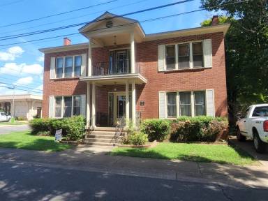 Main picture of 201 S Cravens St, Clarksville, AR 72830 - 4