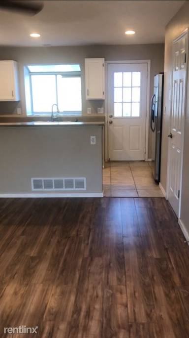 Main picture of 9681 W Chatfield Ave