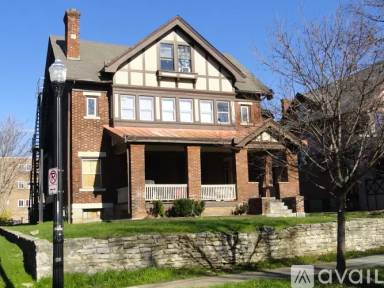 Main picture of 220 E 14th Ave