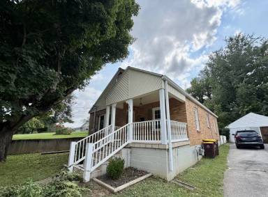 Main picture of 219 Bourne Ave