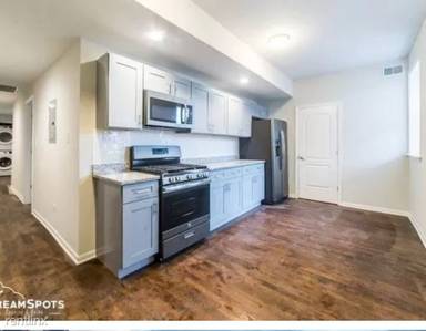 Main picture of 4622 S Lake Park Ave