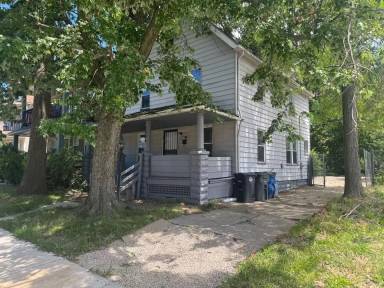 Main picture of 2895 E 118th St
