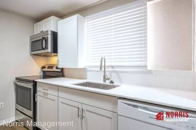 Main picture of 421 W 9th St