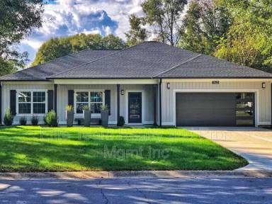 Main picture of 7825 Chestnut Ridge Dr
