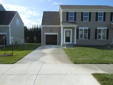 Main picture of 100 - 104 Lexington PlLexington Pl