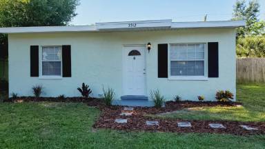 Main picture of 3912 W La Salle St