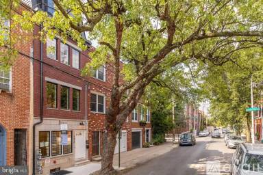 Main picture of 742 S 2nd St