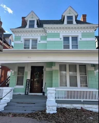 Main picture of 304 S 12th St