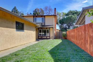 Main picture of 3024 Albany Ave