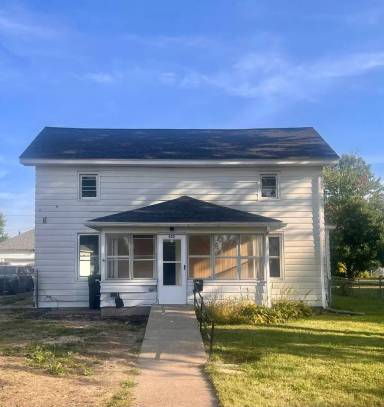 Main picture of 622 10th Ave S
