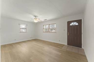 Main picture of 804 E Michigan Ave