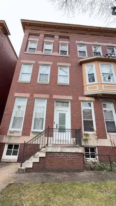 Main picture of 3027-43 N Calvert St